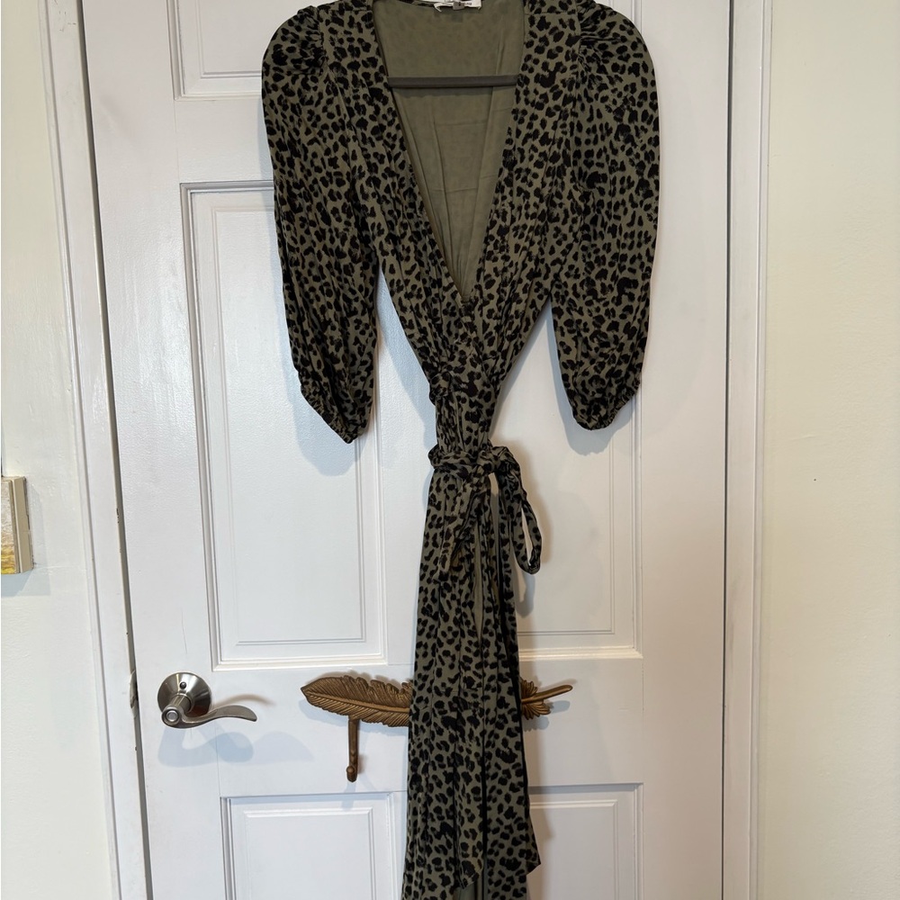 Good American sage green leopard wrap maxi dress size 1 (US 6) - Picture 2 of 5